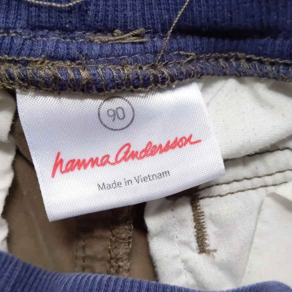 Size 90 (Size 3) Hanna Andersson carpenter pocketed shorts